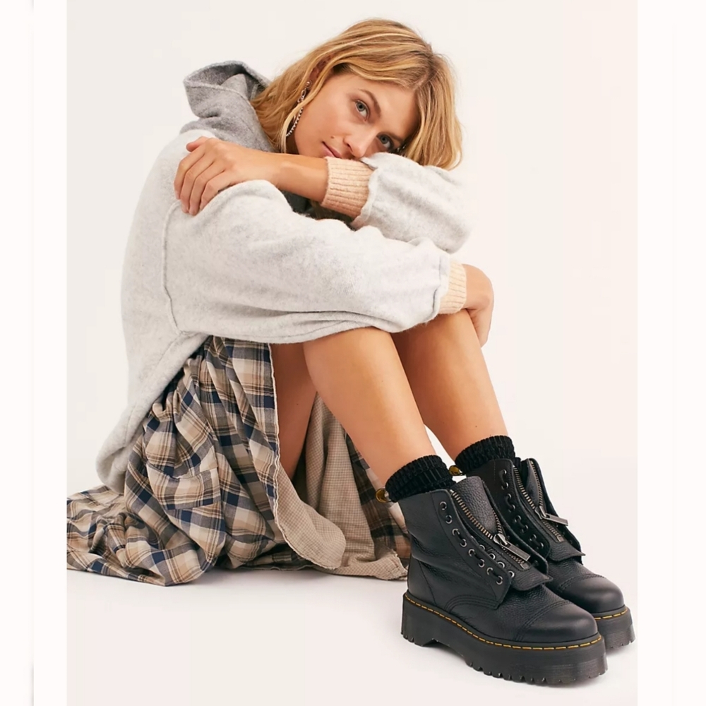 Dr. Martens Sinclair Milled Leather Platform Boot Size 8
